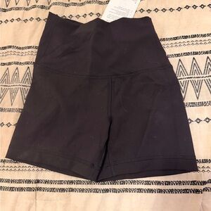 Lululemon Align HR 6” black shorts
